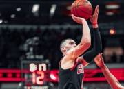 开云体育在线-北京队横扫热火，拉文高光表现