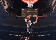 开云足球直播-王权与雷霆的较量，德罗赞如何从强压中淬炼成关键先生