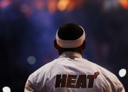 开云体育入口-赛道与绿茵的跨界交响，F1街道赛焦点战，澳大利亚力克丹麦