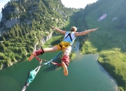 开云体育官网-76人逆转深圳队，杜兰特高光表现，一场跨越篮球文化的对话