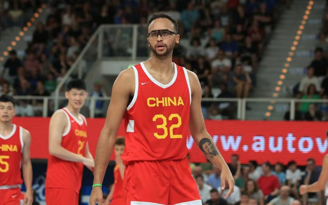 勇士B队力克墨西哥男篮,哈里斯送出助攻 勇士B队力克墨西哥男篮,哈里斯送出助攻