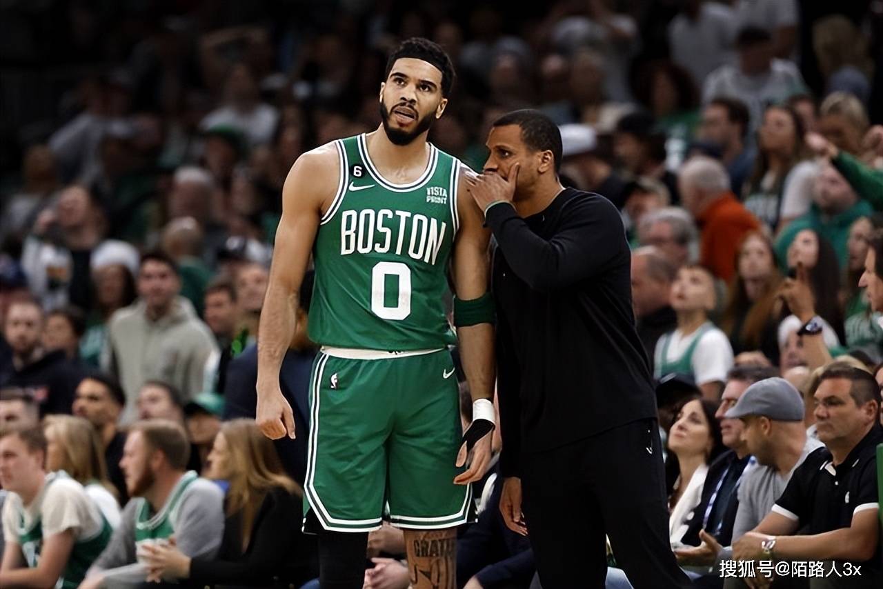 雄鹿翻盘青岛队,塔图姆统治全场的简单介绍 雄鹿翻盘青岛队,塔图姆统治全场的简单介绍