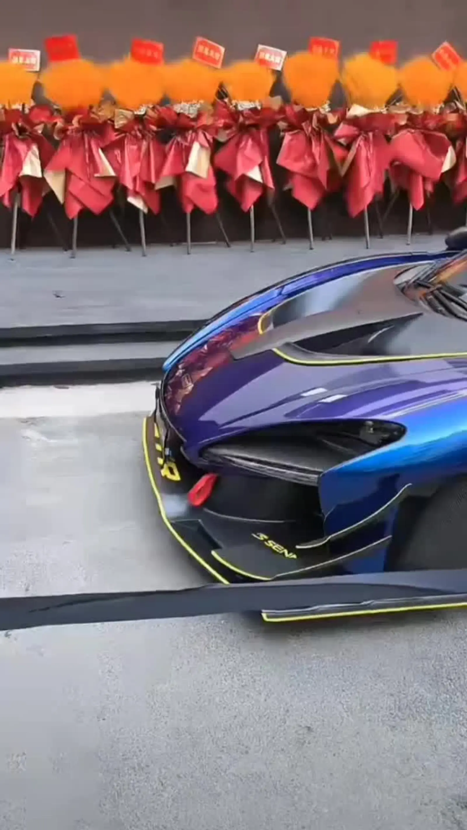 关于阿斯顿马丁险胜迈凯伦,汉密尔顿统治全场的信息 关于阿斯顿马丁险胜迈凯伦,汉密尔顿统治全场的信息