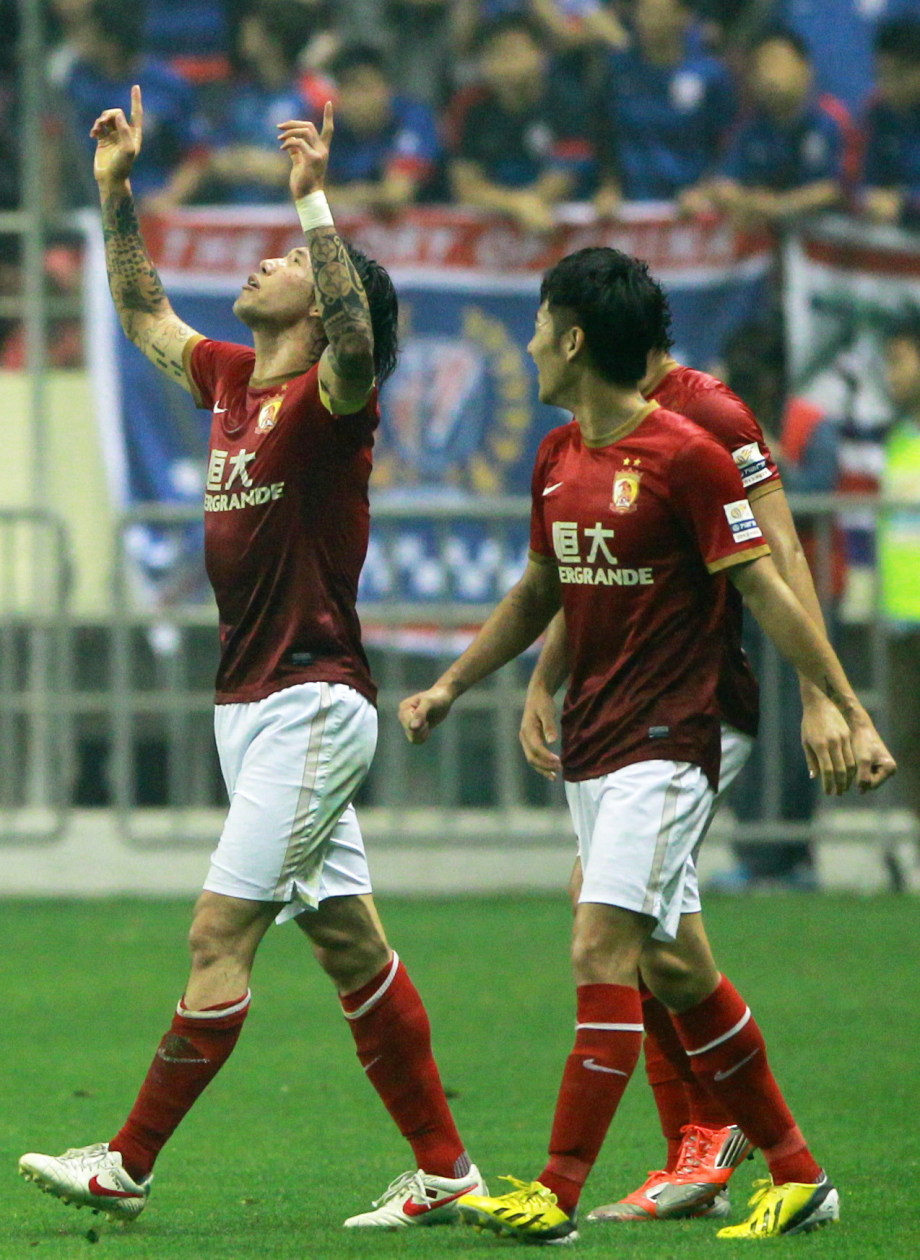 包含恒大客场取胜泰达，保持不败纪录的词条