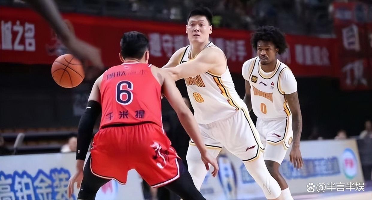 广东男篮迎战山西队，双方实力拼尽全力