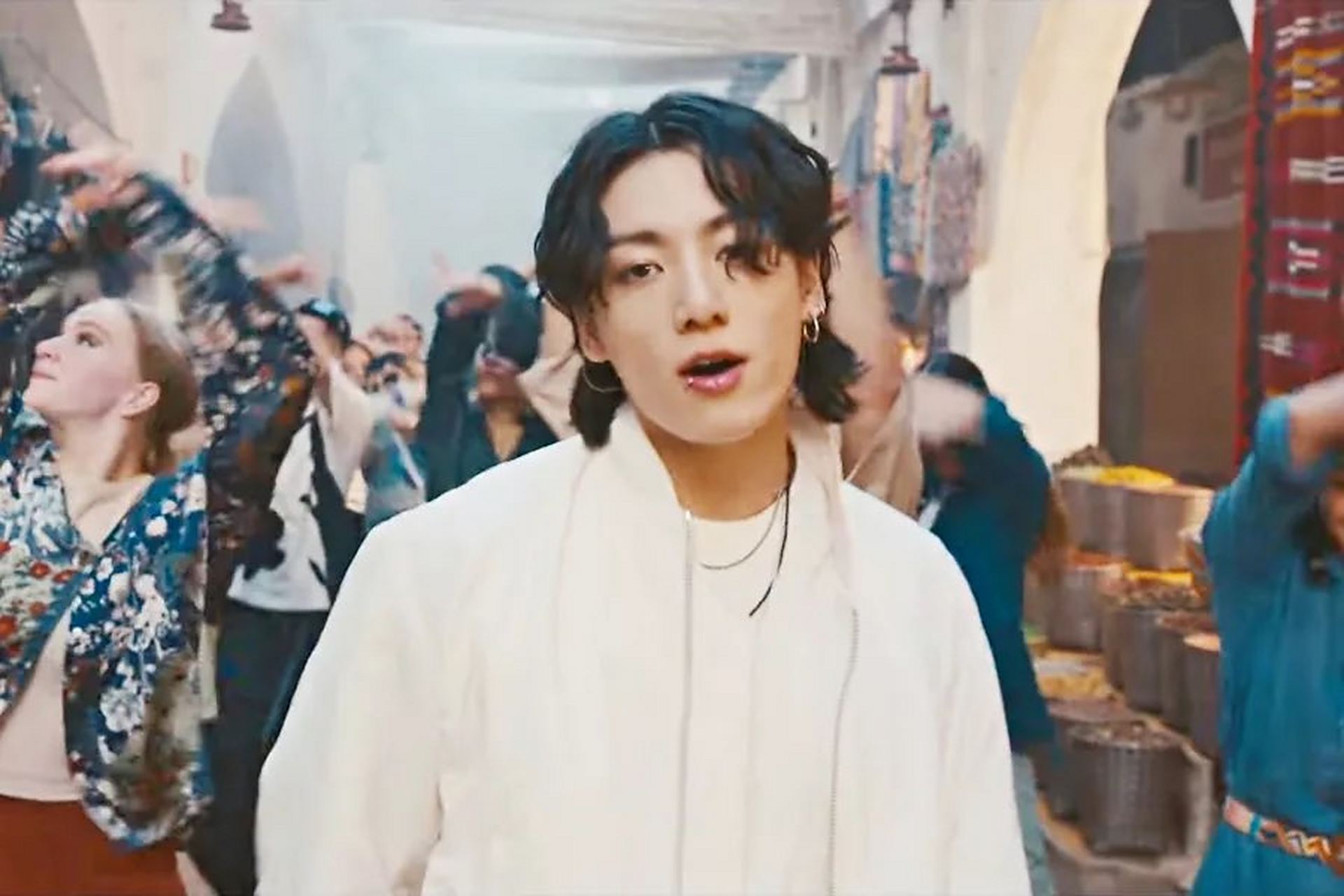 卡塔尔足球队球员推出最新音乐MV的简单介绍