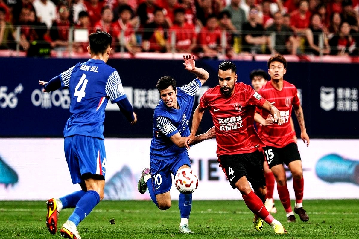 包含申花球员创造进球机会眼前一亮的词条