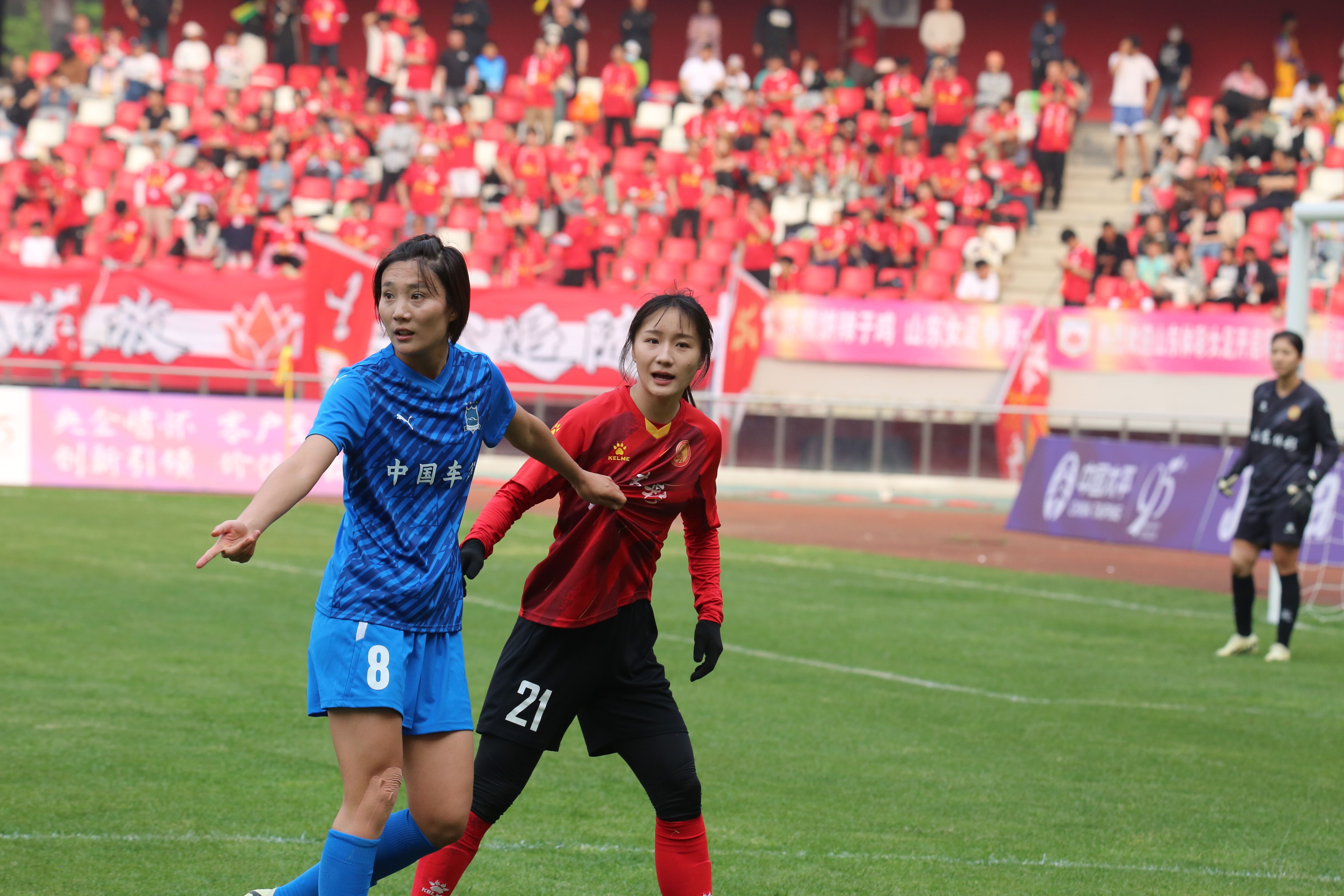 包含女足赛场火爆，球队士气高涨的词条