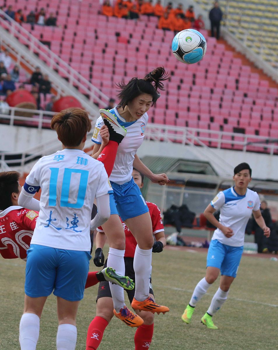 包含迎战女足勇攀高峰，攻敌蹂躏朝前的词条