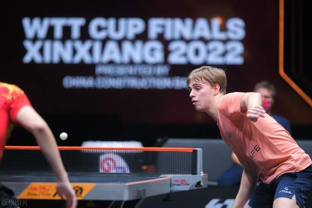 包含比利时乒乓球队鏖战德国乒乓球队，波尔送出助攻的词条