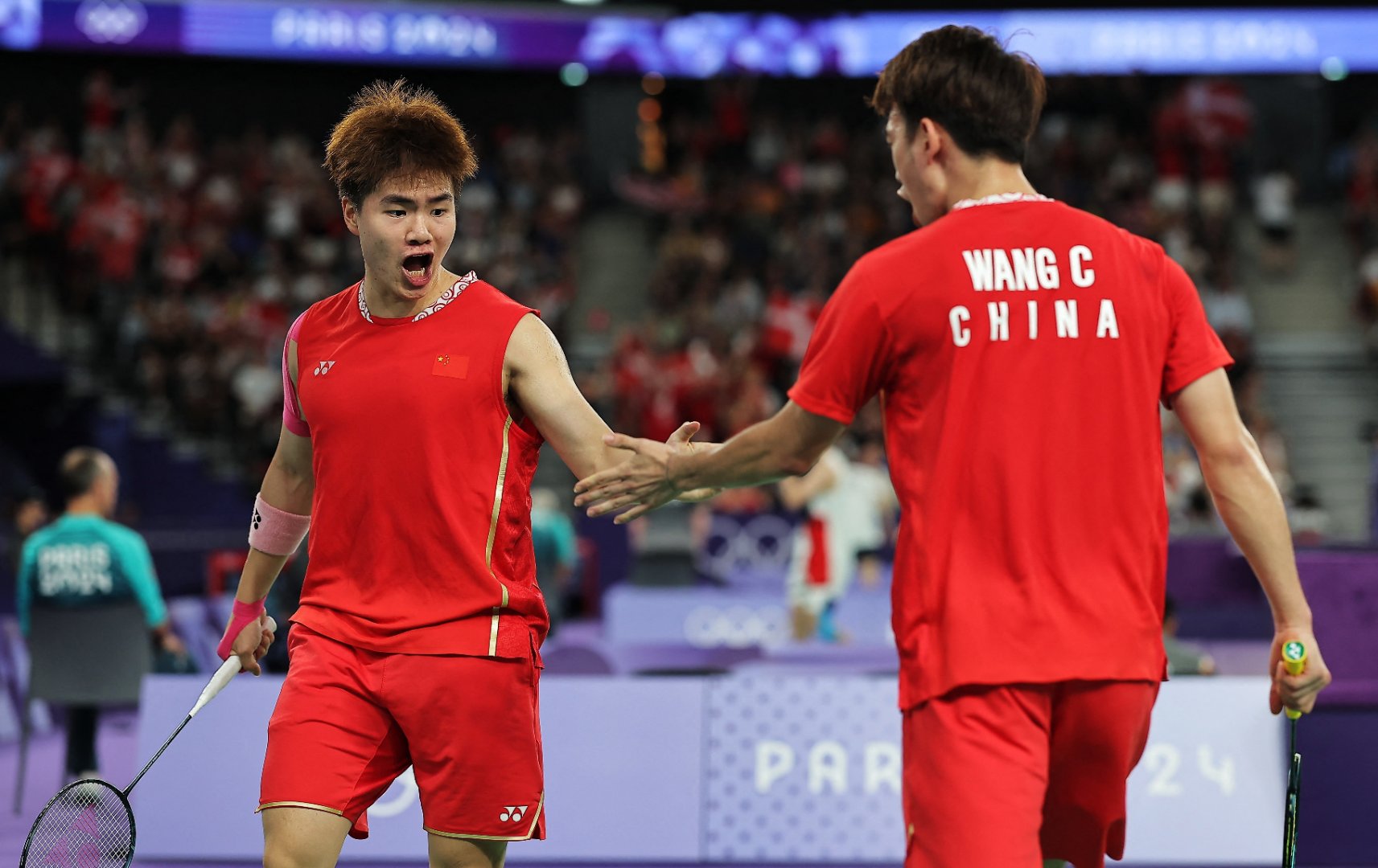 包含中国羽毛球队力克韩国羽毛球队，陶菲克三分雨点燃全场的词条