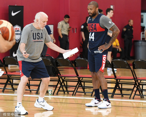 关于加拿大男篮鏖战凯尔特人B队，萨姆·米切尔高光表现的信息