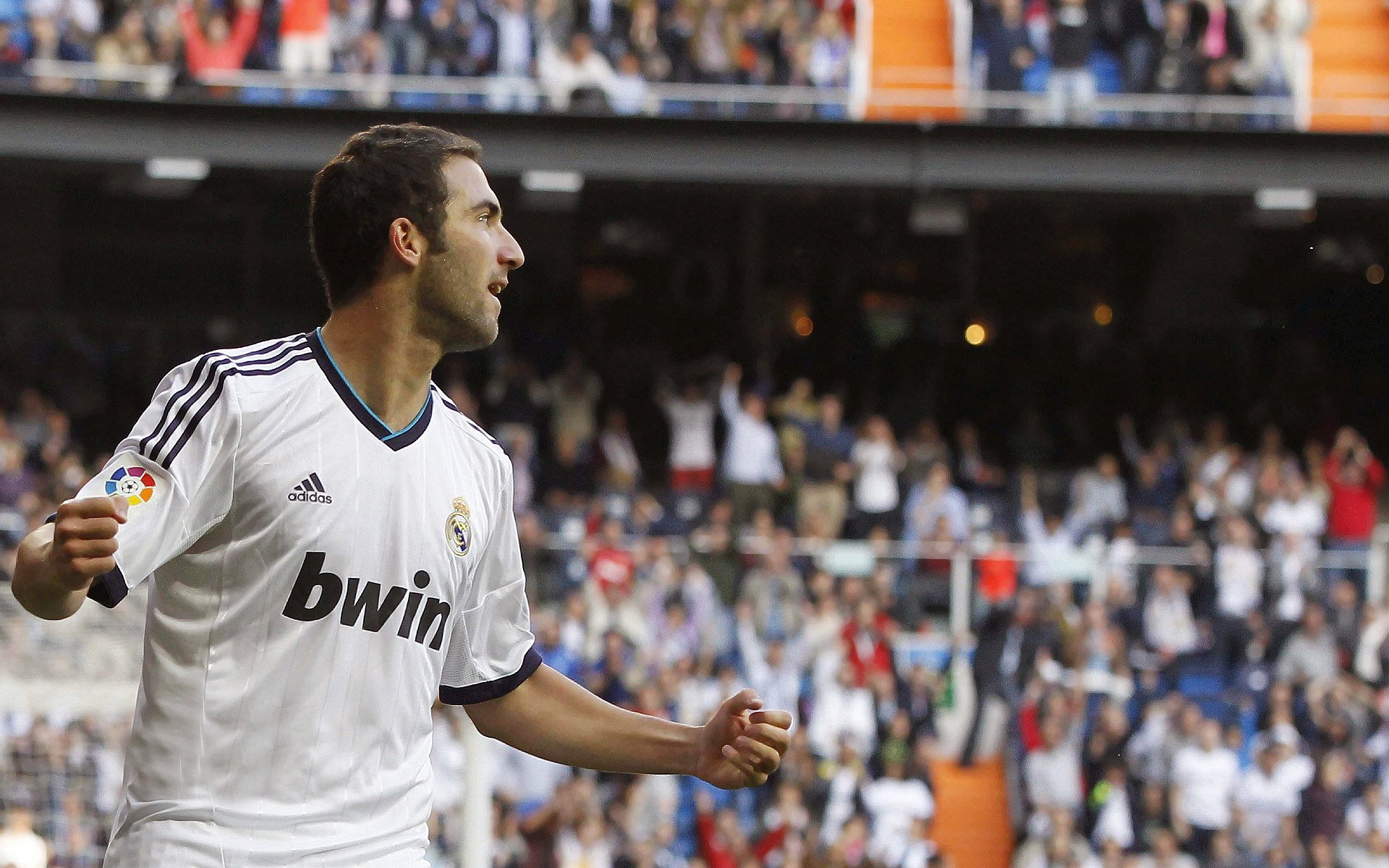 数据爆炸与冷门迭爆，德布劳内全能闪耀，秘鲁战术智取波兰的双重震撼